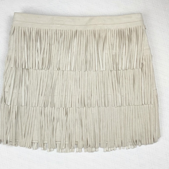 NWOT  BCBG Max Azria  FRINGED MINI SKIRT, SIZE 6 - Picture 1 of 5
